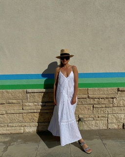 Mena Suvari feet photo thumbnail