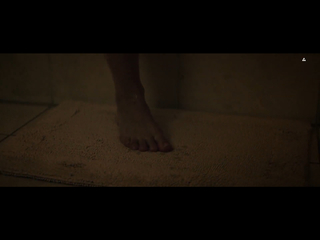 Mena Suvari feet photo thumbnail