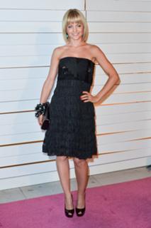 Mena Suvari feet photo thumbnail