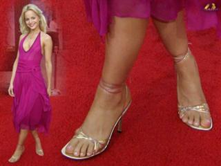 Mena Suvari feet photo thumbnail