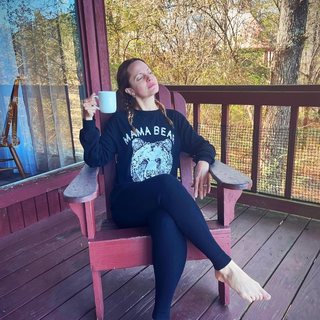 Mena Suvari feet photo thumbnail