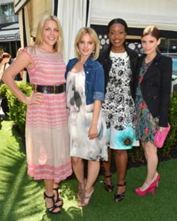 Mena Suvari feet photo thumbnail