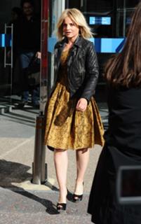 Mena Suvari feet photo thumbnail
