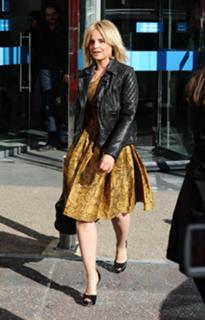 Mena Suvari feet photo thumbnail