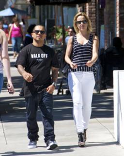Mena Suvari feet photo thumbnail