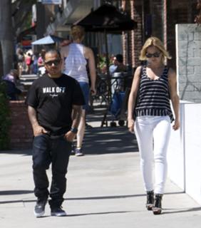Mena Suvari feet photo thumbnail