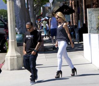 Mena Suvari feet photo thumbnail