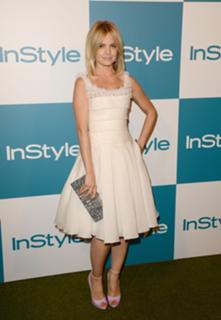 Mena Suvari feet photo thumbnail