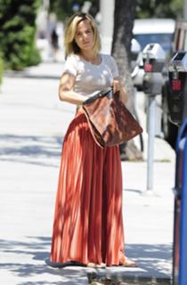 Mena Suvari feet photo thumbnail