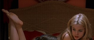 Mena Suvari feet photo 3
