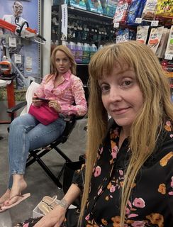 Mena Suvari feet photo thumbnail