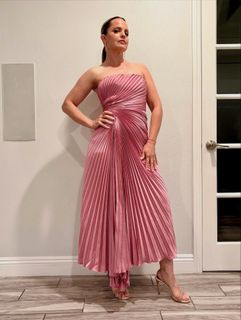 Mena Suvari feet photo 1