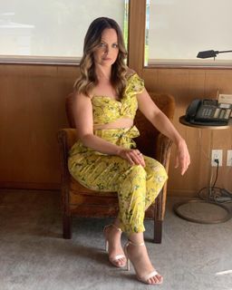 Mena Suvari feet photo 7