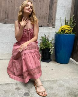Mena Suvari feet photo 3