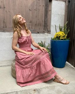 Mena Suvari feet photo 2