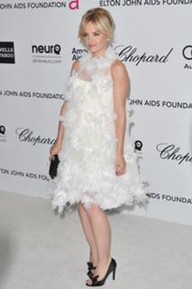Mena Suvari feet photo thumbnail