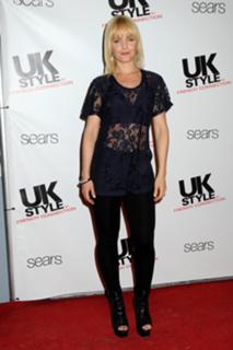 Mena Suvari feet photo thumbnail