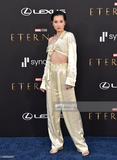 Meng'er Zhang feet photo 1