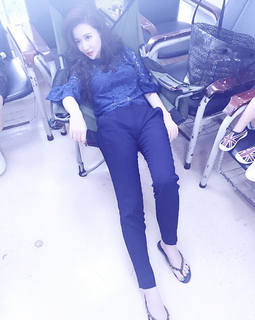 Meng Zhang feet photo 17
