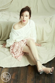 Meng Zhang feet photo 10