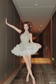 Meng Zhang feet photo 2