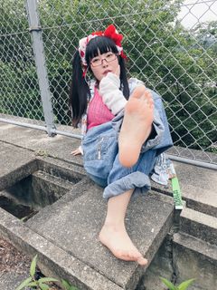 Menma Yawaragi feet photo thumbnail