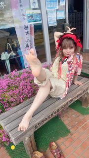 Menma Yawaragi feet photo thumbnail