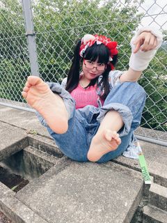 Menma Yawaragi feet photo thumbnail