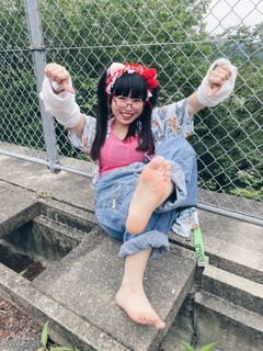Menma Yawaragi feet photo thumbnail