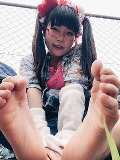 Menma Yawaragi feet photo thumbnail