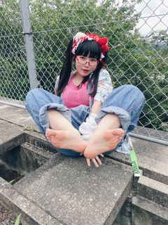 Menma Yawaragi feet photo thumbnail