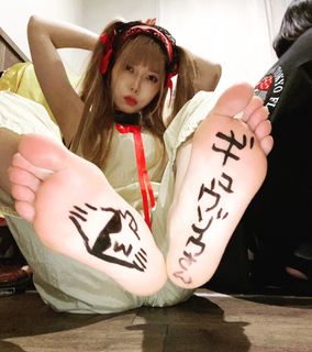 Menma Yawaragi feet photo thumbnail