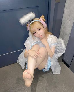 Menma Yawaragi feet photo thumbnail