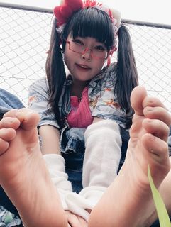 Menma Yawaragi feet photo thumbnail