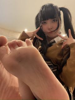 Menma Yawaragi feet photo 2