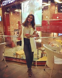 Menna Arafa feet photo thumbnail