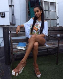 Mercedeh Allen feet photo 4