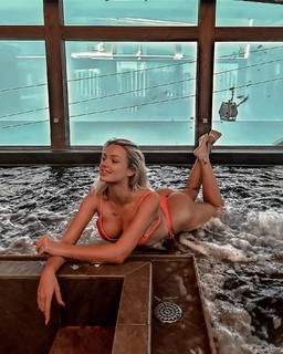 Mercedesz Henger feet photo 4