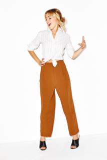 Meredith Hagner feet photo 4