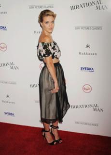 Meredith Hagner feet photo 2
