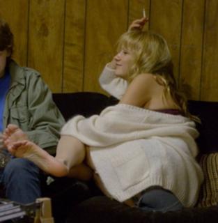 Meredith Hagner feet photo 12
