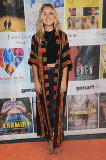 Meredith Hagner feet photo 1