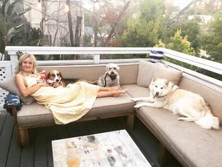 Meredith Hagner feet photo 17