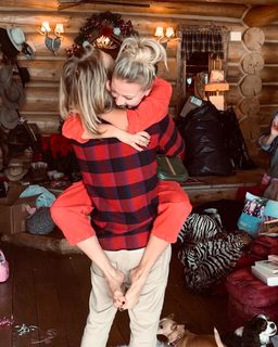 Meredith Hagner feet photo 3