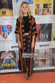 Meredith Hagner feet photo 18