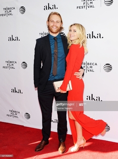 Meredith Hagner feet photo 19