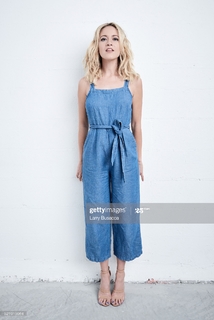 Meredith Hagner feet photo 18