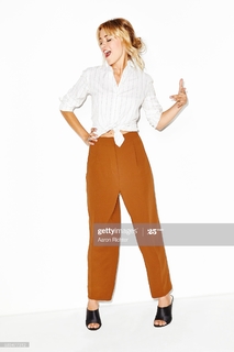 Meredith Hagner feet photo 7