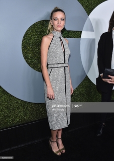 Meredith Hagner feet photo 1