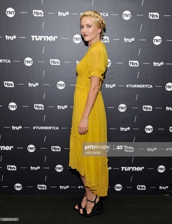 Meredith Hagner feet photo 18